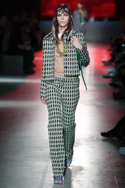 Look 5